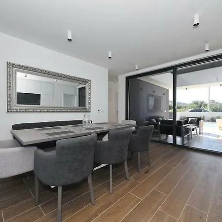 Homes4you Villa